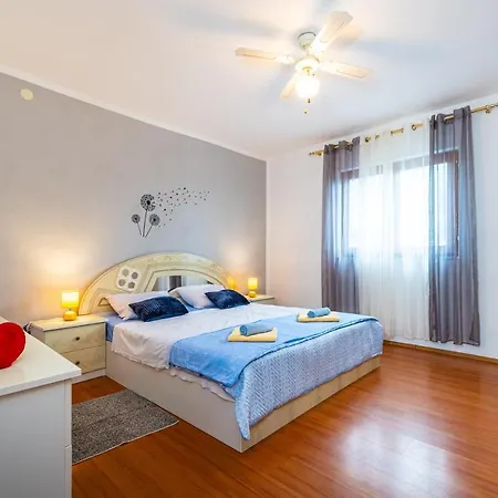 Apartment Thalia